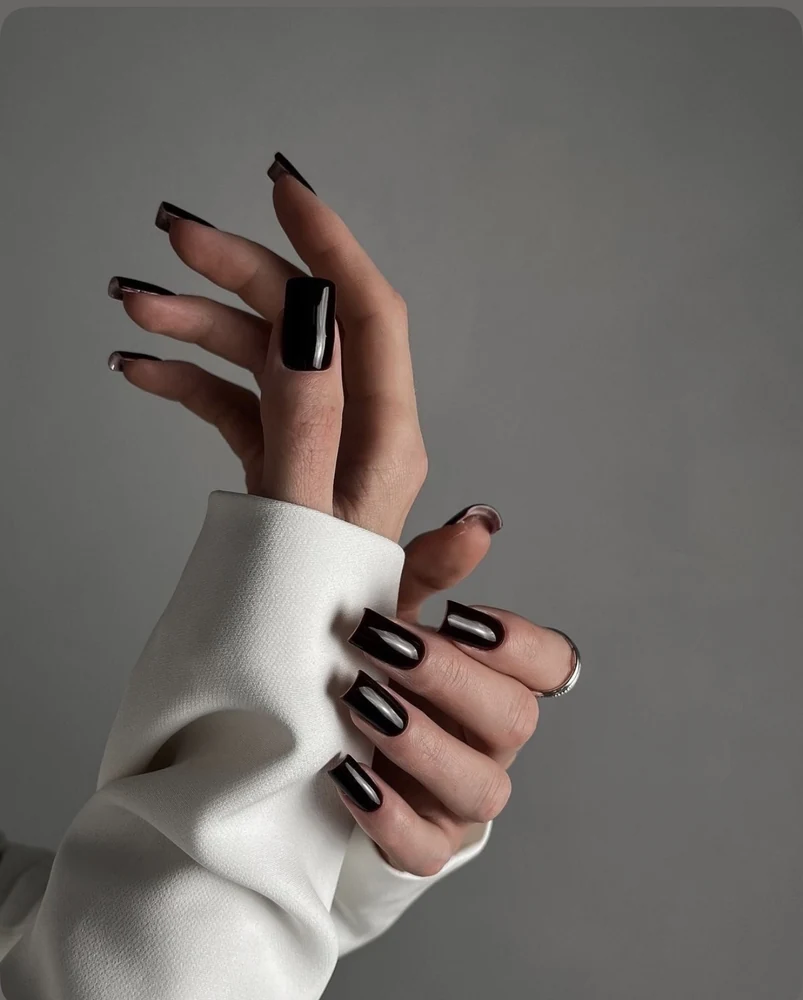 Black square glossy nails